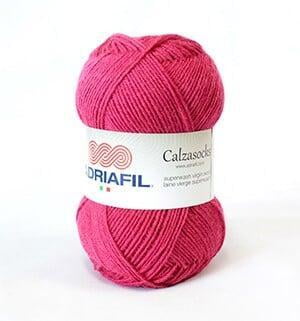 Calzasocks è venduto in gomitolo da 50 gr. (210 mt.). Composizione:   75% lana vergine 25% nylon - Lavabile in lavatrice a 40°   Ferri: 2,5-3