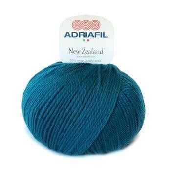 New Zealand è metri 200 per ogni gomitolo da 100 grammi Composizione 75% Lana 25% Acrilico - Lavabile in lavatrice, ciclo lana Ferri 4,5 mm
