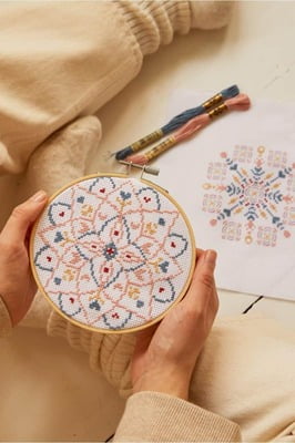 Mandala Meditativo Duo Kit Punto Croce - DMC Mindful Making Mandala Meditativo Duo Kit Punto Croce - DMC Mindful Making