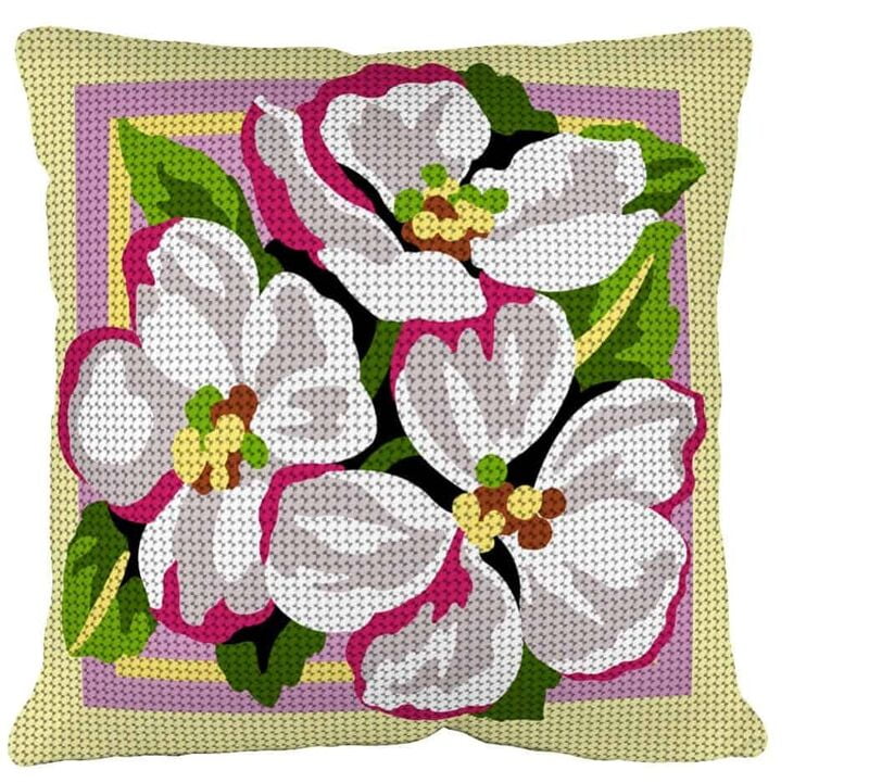 Kit compl. cuscino da ricamare a mezzo punto Composizione Floreale Kit compl. cuscino da ricamare a mezzo punto Composizione Floreale