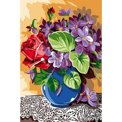 Composizione di fiori in vaso blu