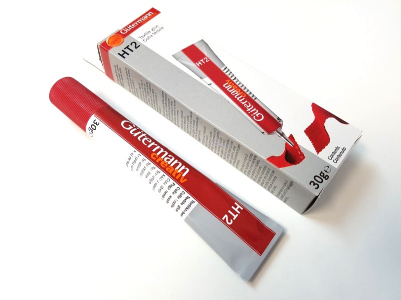Colla per tessuti Gutermann 30 gr. HT2, 2102 Colla per tessuti Gutermann 30 gr. HT2, 2102