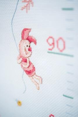 Metro misura bimbi Winnie the Pooh sul pallone Metro misura bimbi Winnie the Pooh sul pallone