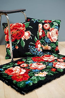 Classic Roses Two - Kit per cuscino da ricamare Classic Roses Two - Kit per cuscino da ricamare