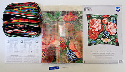 Classic Roses Two - Kit per cuscino da ricamare Classic Roses Two - Kit per cuscino da ricamare