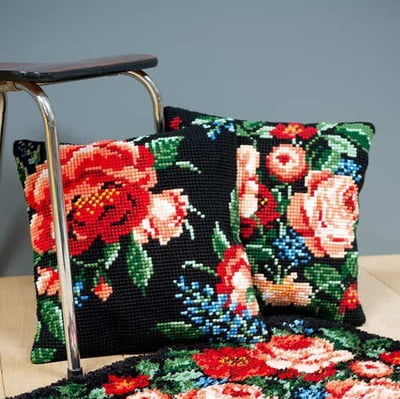Classic Roses One - Kit per cuscino da ricamare