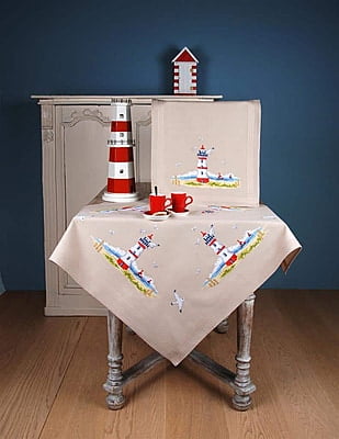 Il Faro - Tovaglietta Punto Croce Prestampato 80x80 cm Il Faro - Tovaglietta Punto Croce Prestampato 80x80 cm